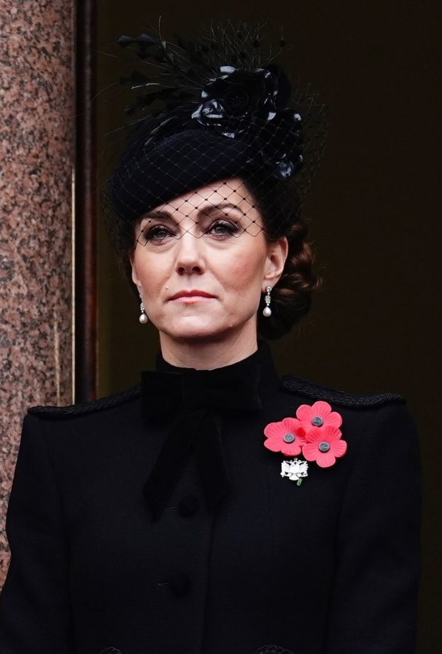 لماذا ترتدي كيت ميدلتون 3 زهور خشخاش في احتفالية أحد الذكرى كل عام؟