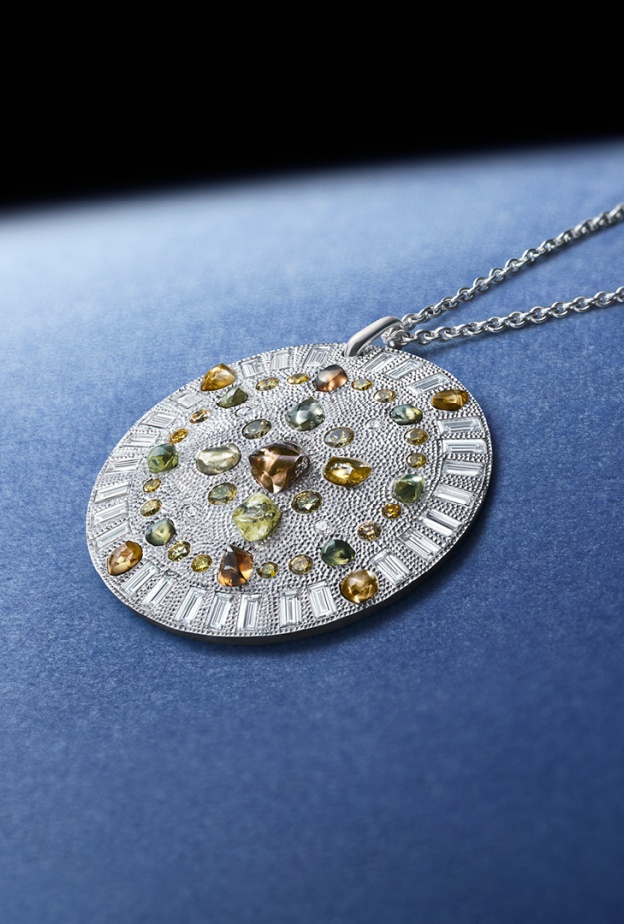 ميدالية Talisman من الذهب الأبيض