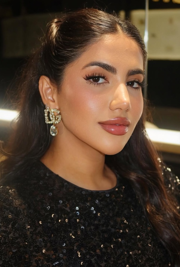 ألوان الشتاء تلمع: كيف تصنعين إشراقة ناعمة ودافئة لبشرتك؟