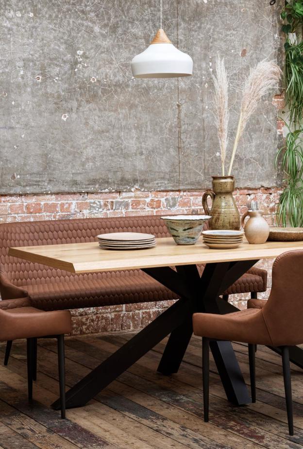 يتصدر الجلد صيحات موضة ديكورات هذا الشتاء