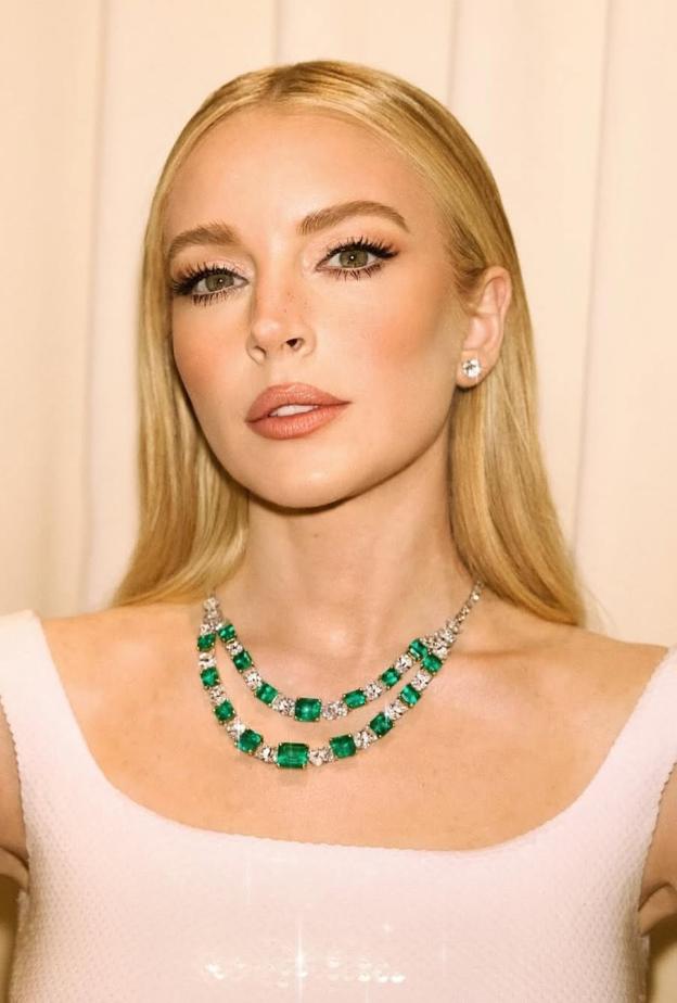  إطلالة Lindsay Lohan برسمات المكياج المشمشي- الصورة من حساب Rob Zangardi على انستغرام