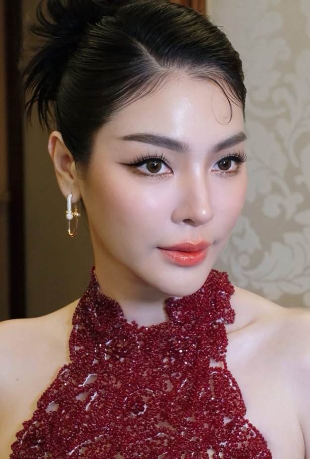  النجمة Faye Peraya - صورة من حسابها على انستغرام