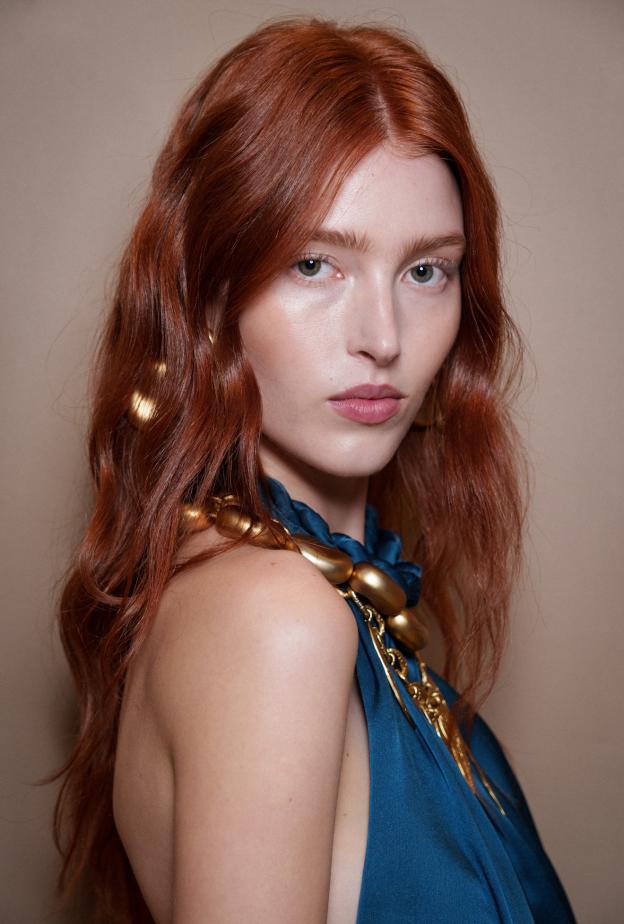 ألوان الشعر الاحمر الداكن من دار Zimmermann