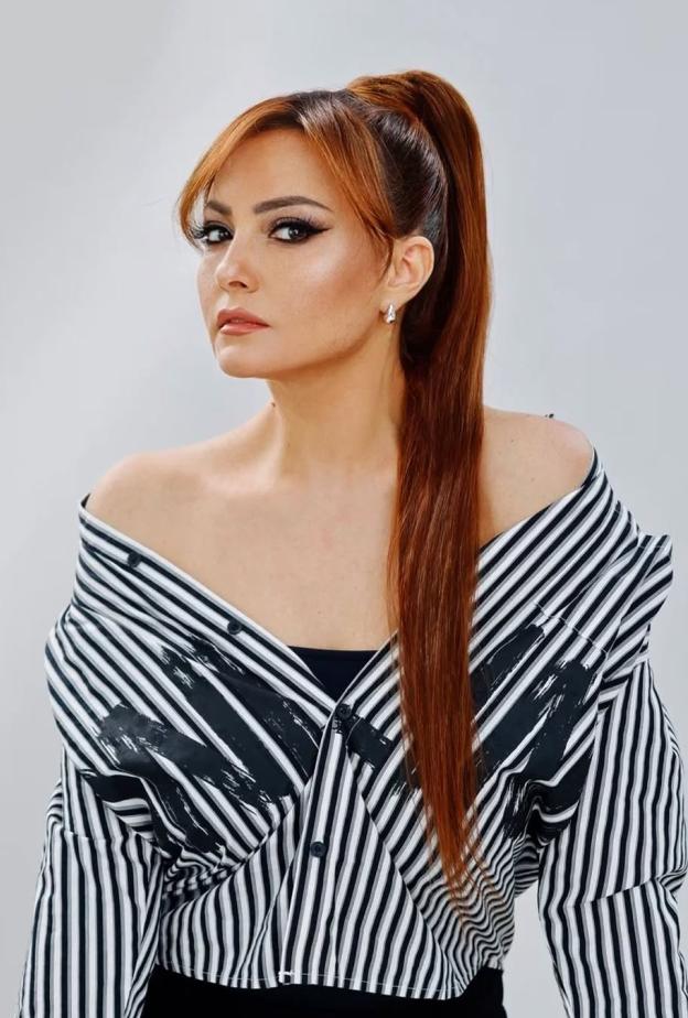  الفنانة بشرى