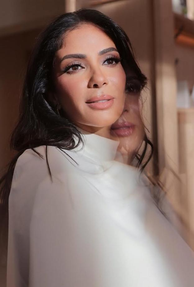 النجمة منى زكي صورة من انستغرام MUHAMMAD NASER  photography and florist