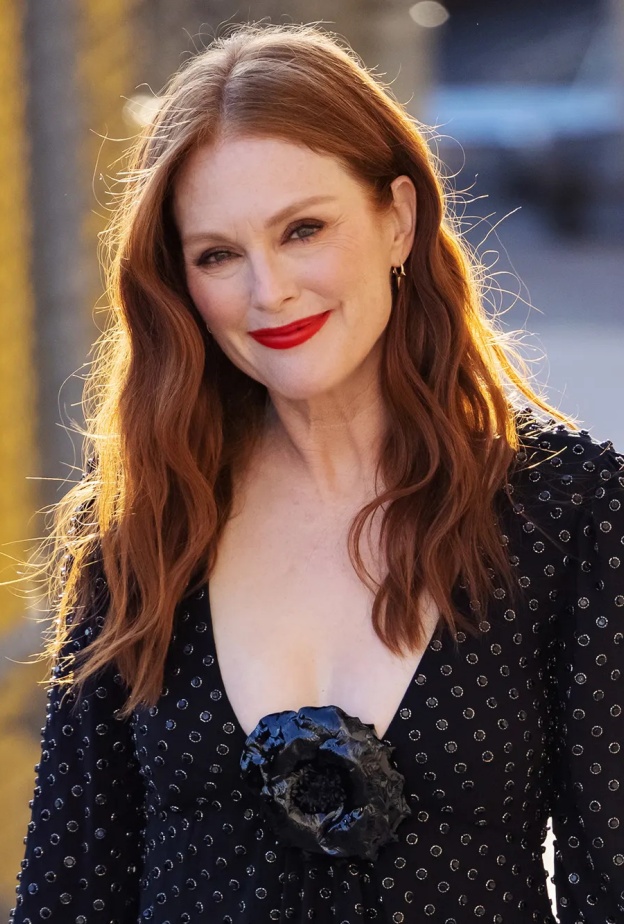 جوليان مور من مواليد شهر ديسمبر