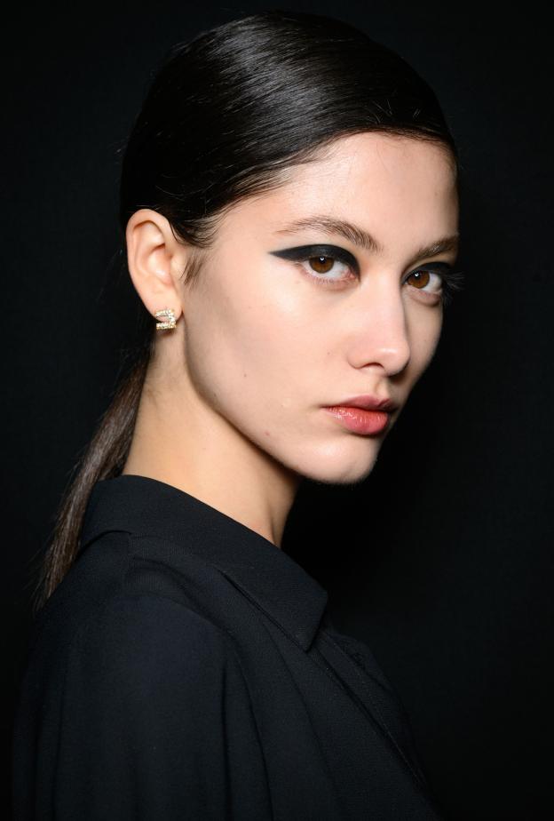 طوط الكحل الكريمية على الجفون من دار Elisabetta Franch