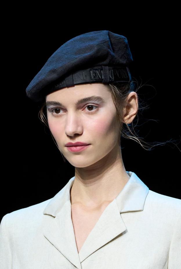 عارضة Emporio Armani