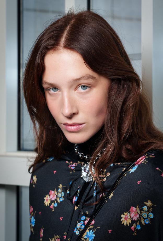 حين تتنفس البشرة: لماذا تختفي الحبوب عند التوقف عن الترطيب؟