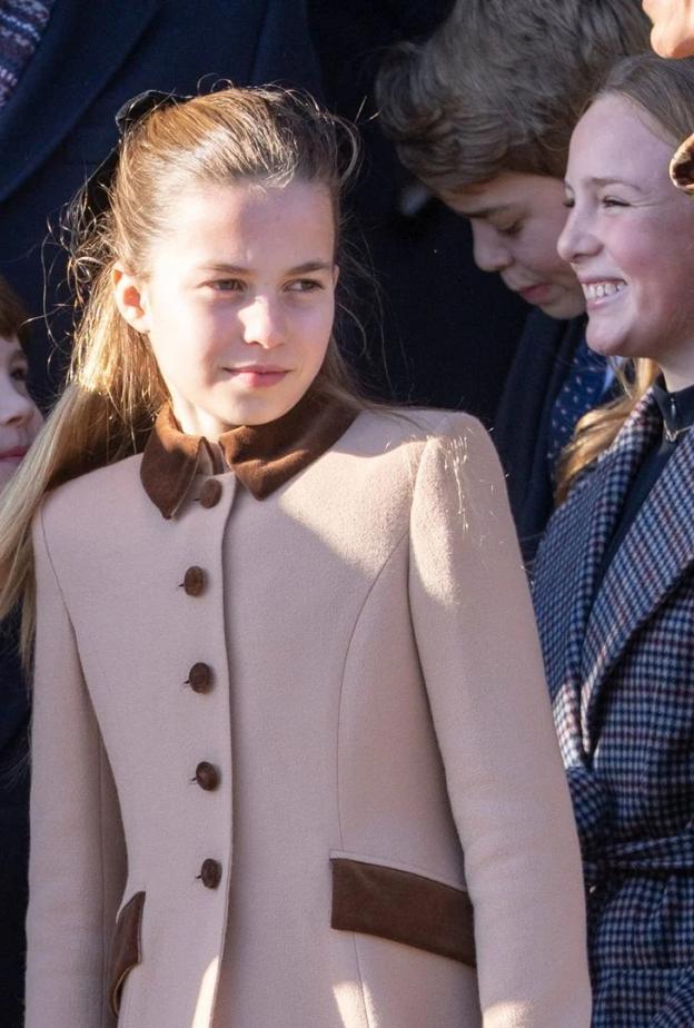 كواليس نزهة كيت السرية: لماذا استعارت شارلوت إكسسوارات والدتها؟