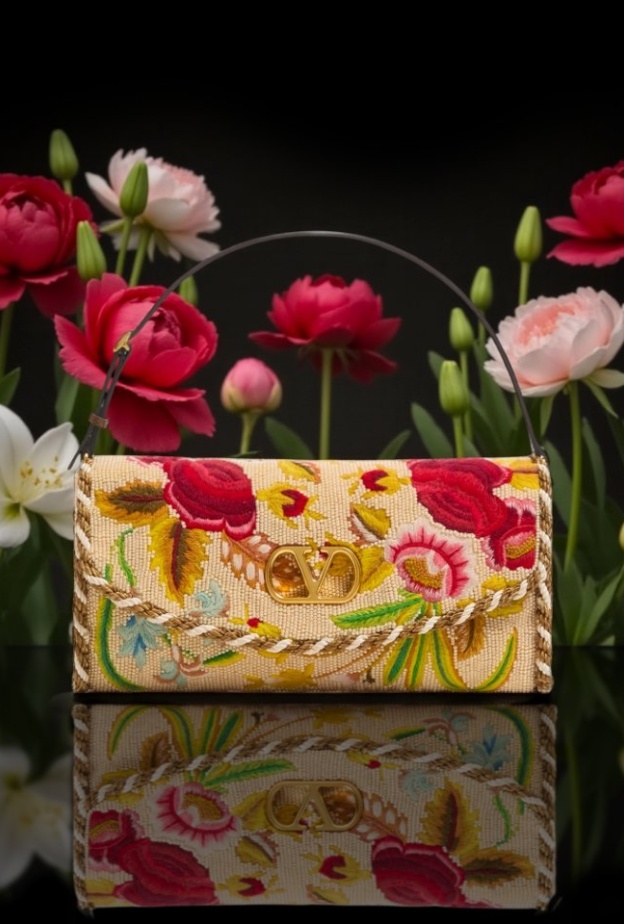 دار فالنتينو تقّدّم الفصل الثاني من مشروعها الإبداعي الرقمي ديفاين من فالنتينو  غارافاني 