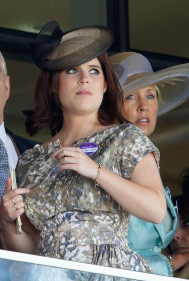 صور محرجة تنغص احتفالات أعياد الميلاد الملكية في ساندرينغهام