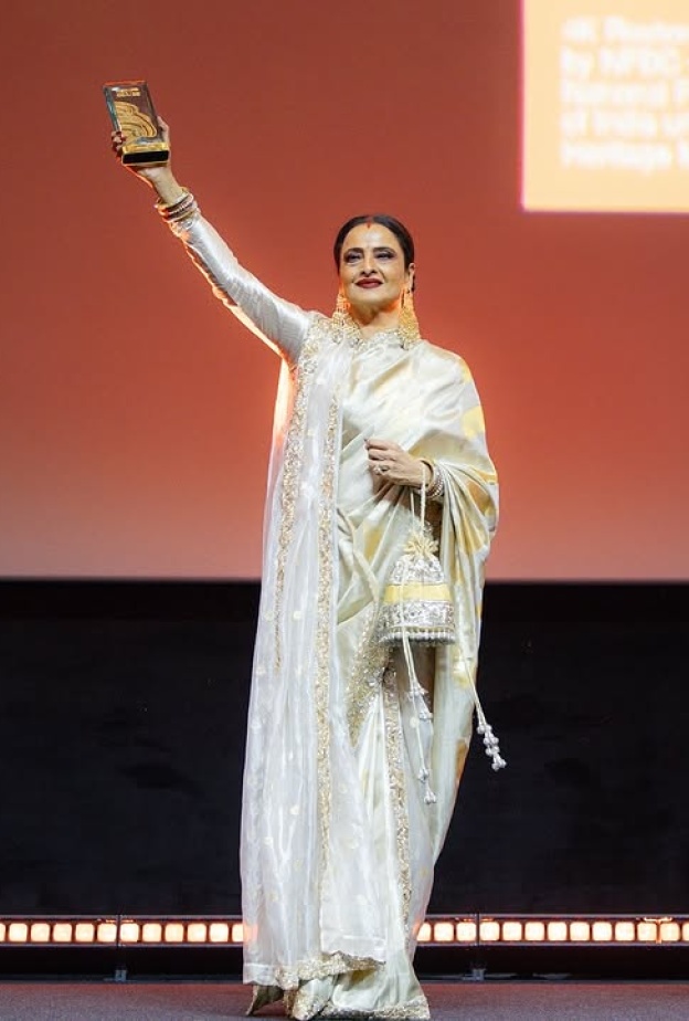 النجمة الهندية ريخا