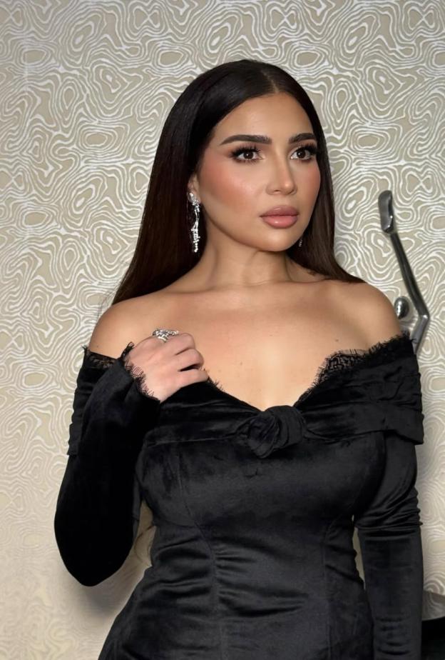 مي عز الدين بإطلالة "العروس" المتجددة