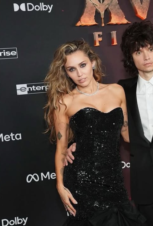 مايلي سايرس وخطيبها