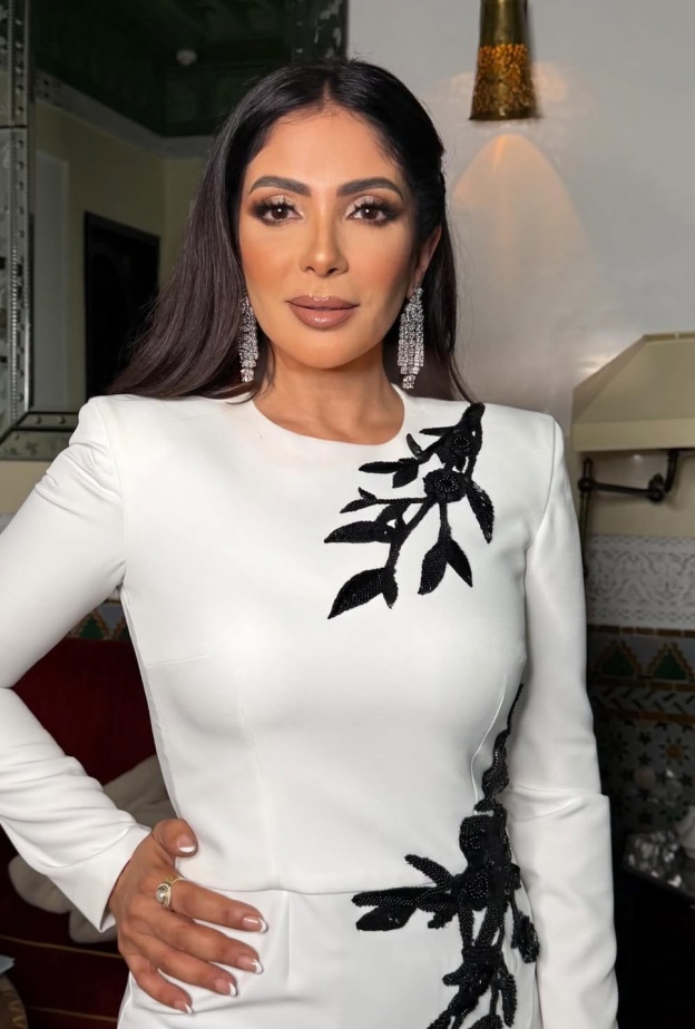 منى زكي تتألق في عرض فيلم "الست" بمكياج "Soft Glam" وهذه خطوات إطلالتها