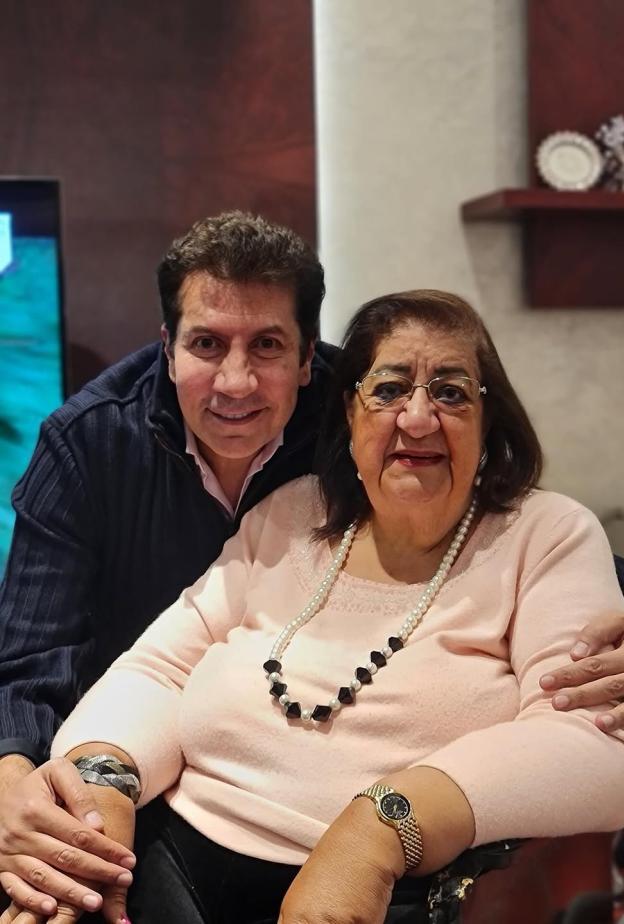 هاني رمزي ووالدته