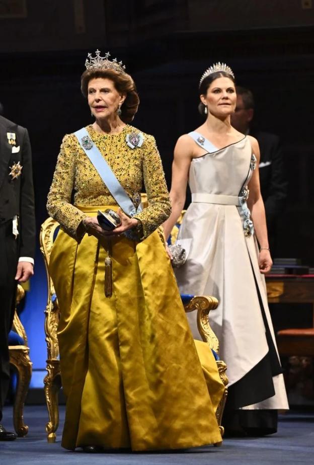 تألق للأميرة فيكتوريا والأميرة مادلين 