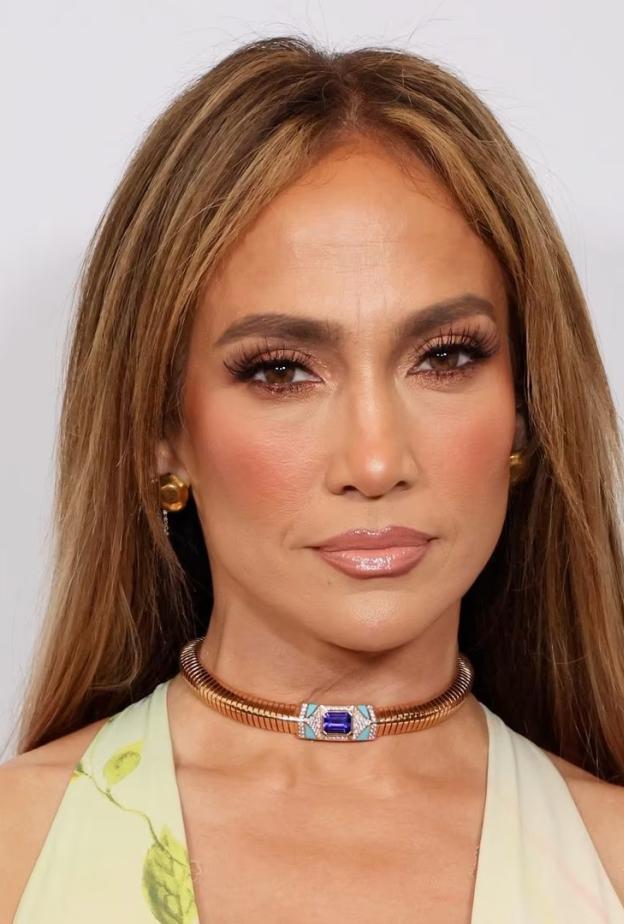 جينيفر لوبيز تفتح أبواب قصرها الفاخر