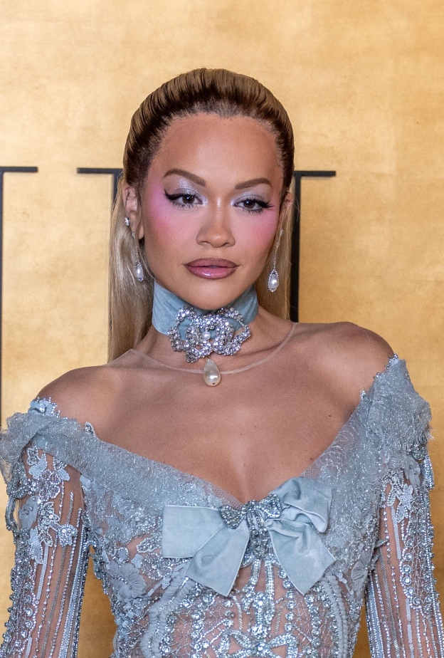 من اللمعان الجريء إلى الكلاسيكية الناعمة… هكذا تألقت النجمات العالميات في احتفالية "المرأة في السينما" 