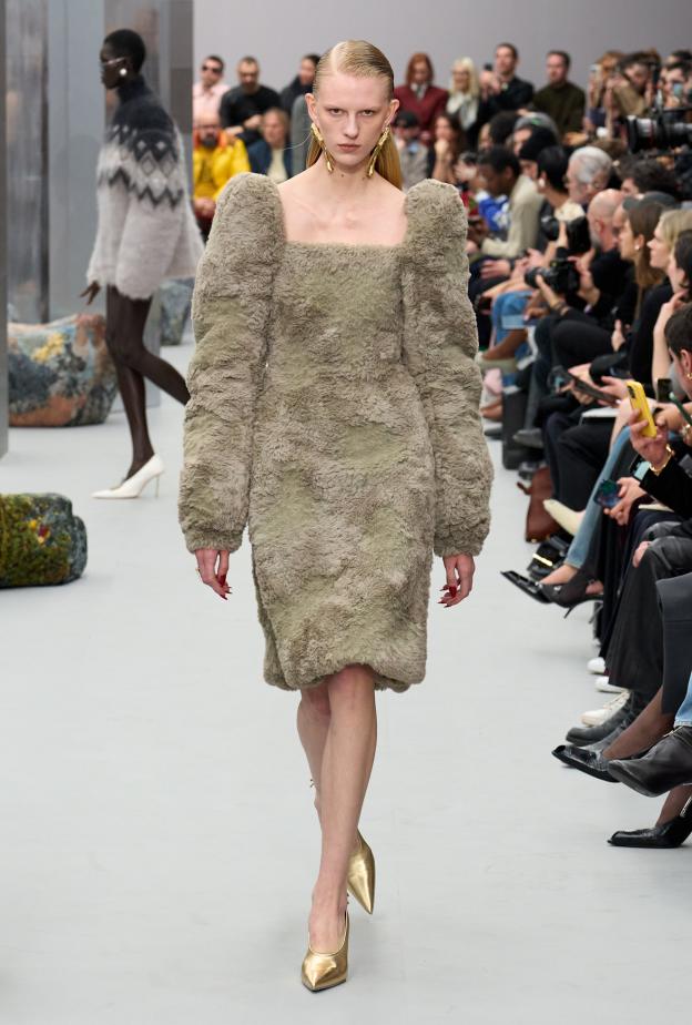 خامات الـ Teddy-Bear الملمس الأكثر رواجاً في شتاء 2026