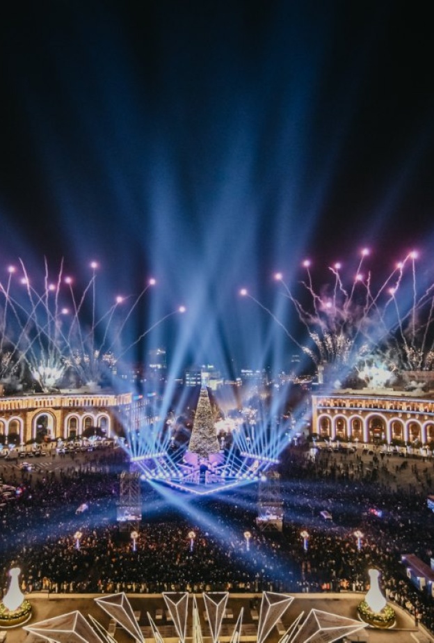 يريفان تستقبل موسم الأعياد بإضاءة شجرة الميلاد وسط أجواء احتفالية ساحرة في 14 ديسمبر