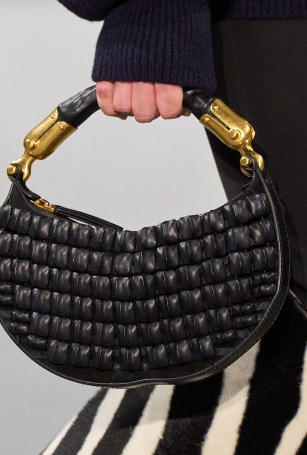 تنوع نقشات الحقائب في الشتاء من Balmain 