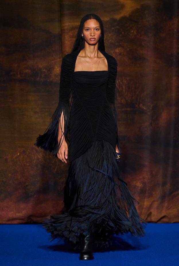 فستان الشراشيب الأكثر أناقة هذا الموسم من Burberry