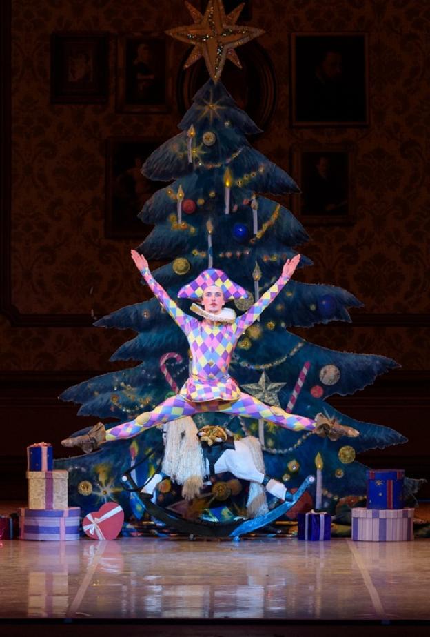 "كسارة البندق".. تجربة فنية لاحتفالات مناسبات نهاية العام تنتظركم في دبي 