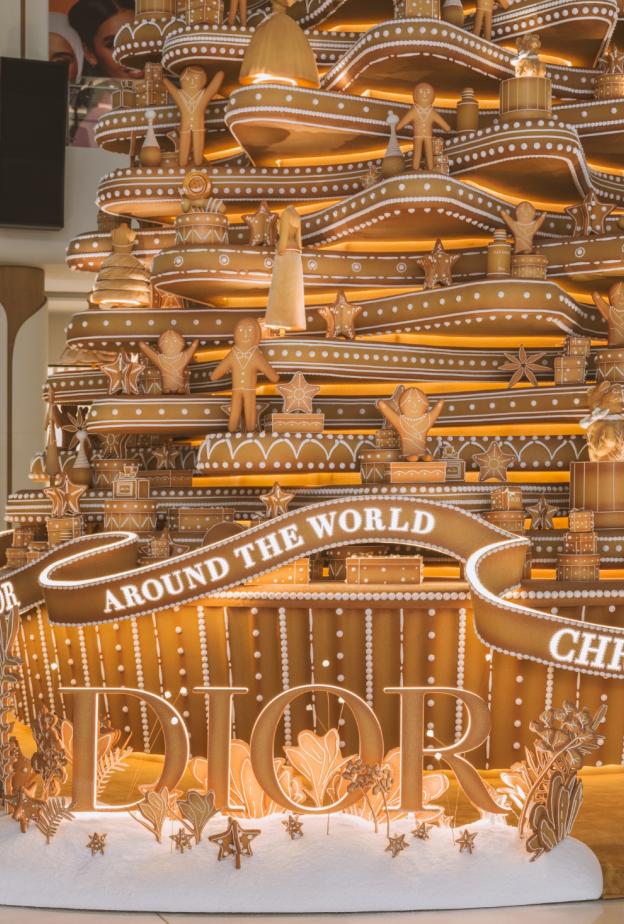 ديكور بوتيك "ديور" Dior الآسر وشجرة العيد الساحرة في دبي مول