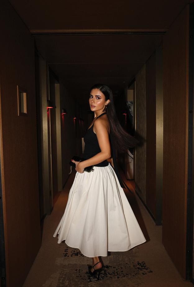 "هي" تسأل وتفتح النقاش مع مؤثرات ومبدعات وملهمات: ما الذي تعنيه الفخامة للنساء اليوم؟ 