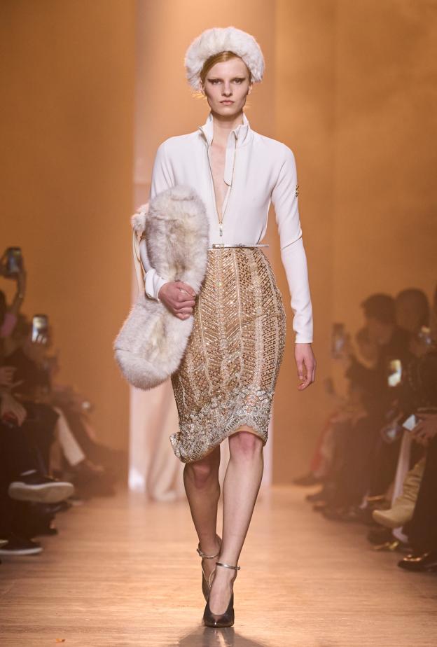 تنسيق الذهبي مع الأبيض بأسلوب Elie Saab