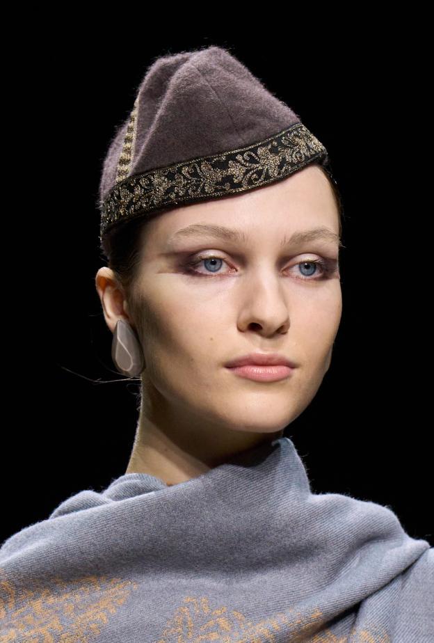 قبعات مميزة من تصميم Giorgio Armani 