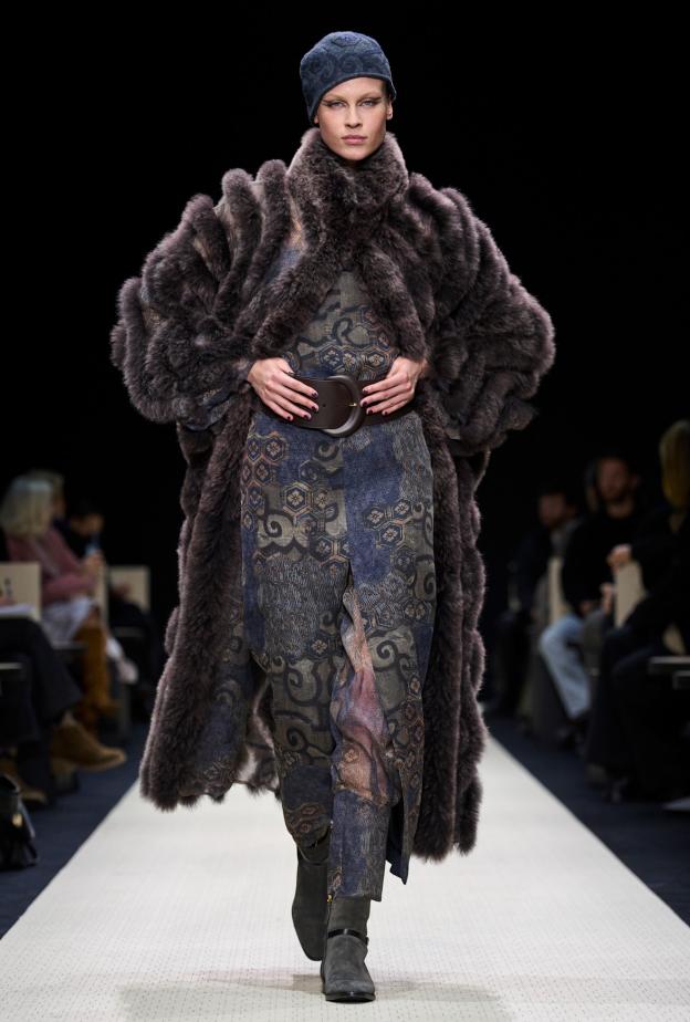 معطف فرو لافت من Giorgio Armani