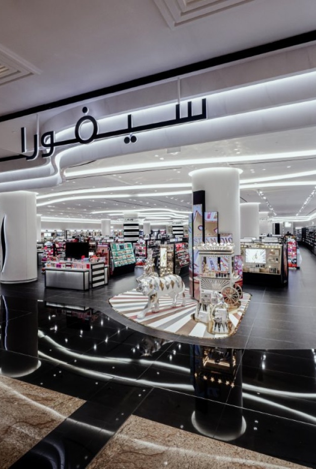 سيفورا الشرق الأوسط تكشف عن متجرها الجديد في مول الإمارات