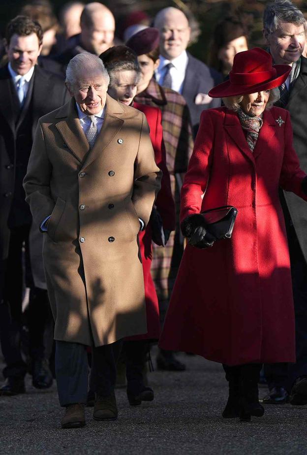 الملكة كاميلا والأميرة آن "معًا"بجانب الملك تشارلز