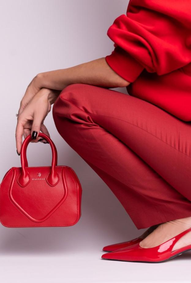 فيغانولوجي تقدّم اثنين من أبرز أكسسوارات موسم نهاية العام: حقيبتي نوفا وجِمّا  