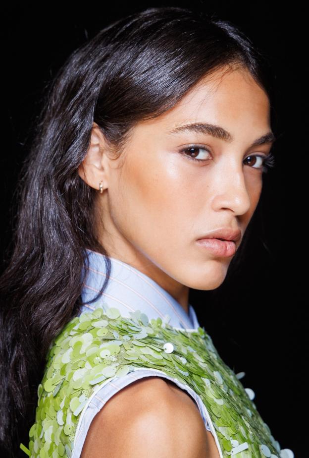 أفضل عطور شرقية لسهرة رأس السنة… عطر يسبقكِ ويترك أثراً