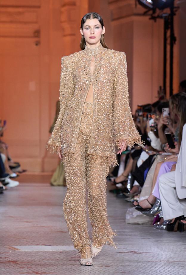  بناطيل براقة تليق بسهرات رأس السنة