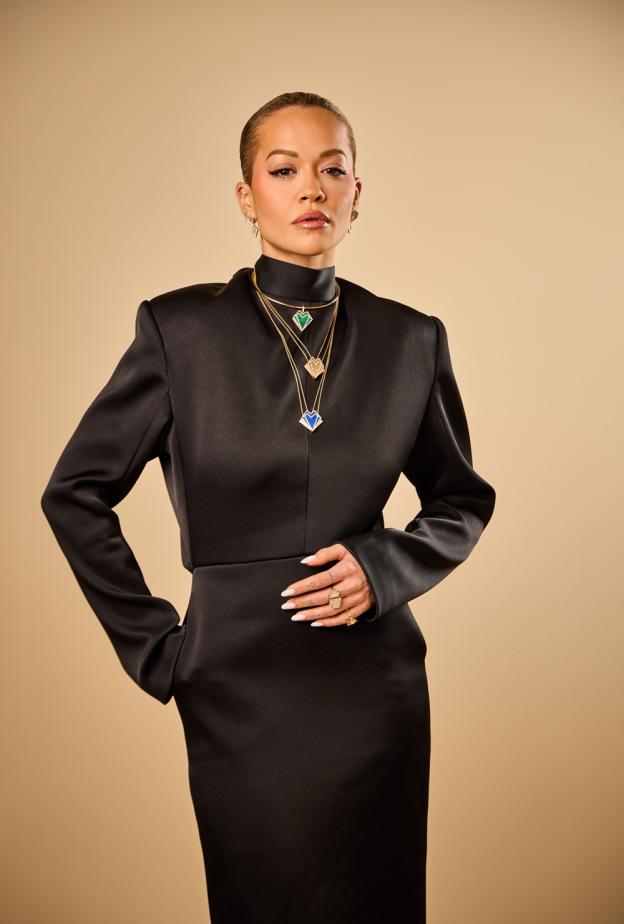 تألق Rita Ora بمجوهرات Charmaleena 