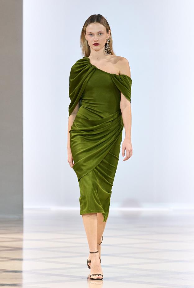 موضة الفساتين المخملية في سهرات رأس السنة