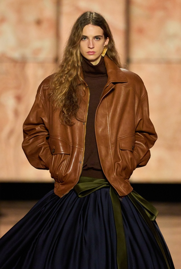 سترات الجلد من سان لوران