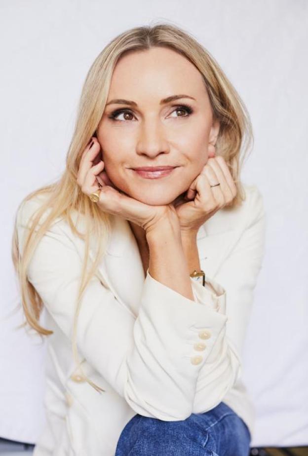 كيرستن كاريول تكشف سرّ اللانولين «المرطب الأقوى» للشفاه والبشرة للجمال العصري