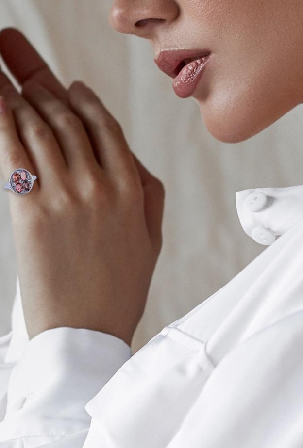 خاص ل"هي" مصممة المجوهرات السعودية ريم السفاف: حيث يُعاد تشكيل الزمن، قطعةً من ذهب