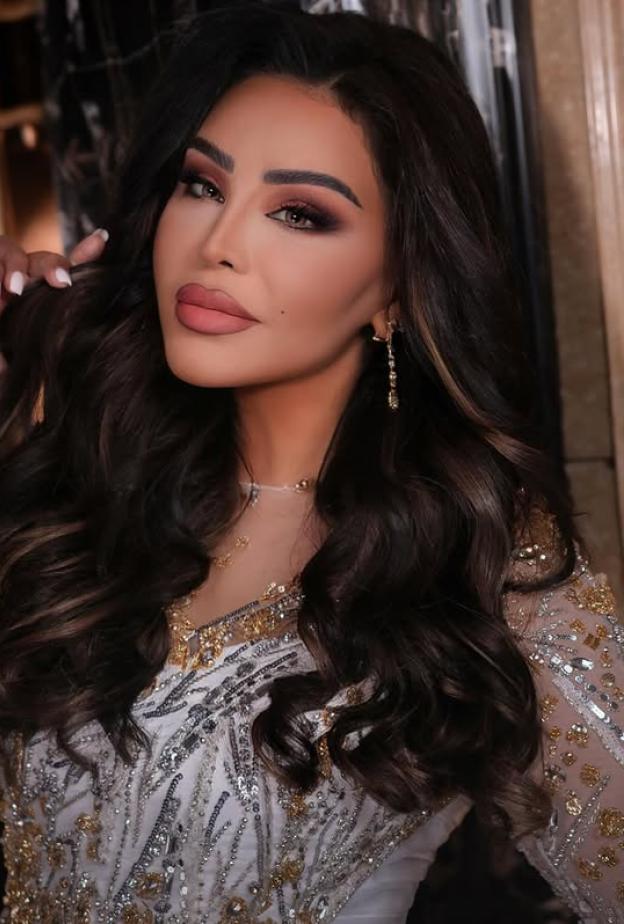 مكياج وتسريحات شعر النجمة الإماراتية أحلام في حصاد 2025