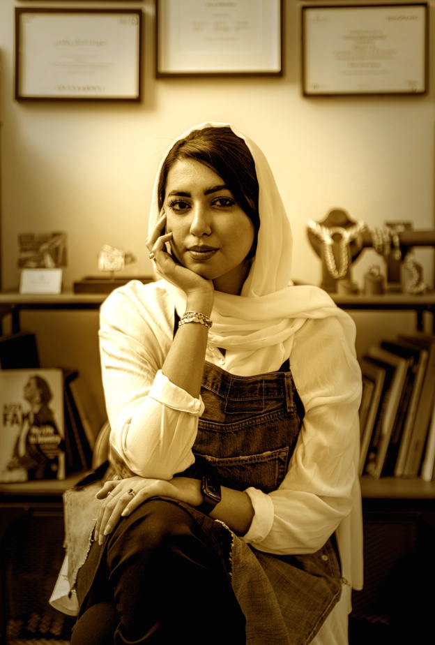 الفخامة كما تصوغها الأيدي... صاغة مجوهرات سعوديون ينسجون بالفكر واليد ملامح فخامة جديدة