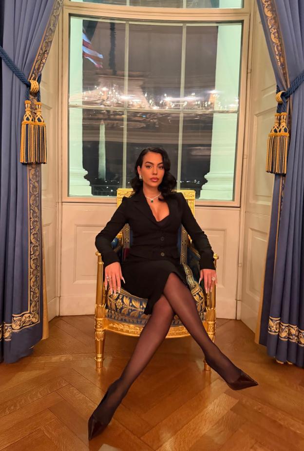 إطلالة جورجينا بالأسود والألماس البراق في عرض فيلم ميلانيا ترامب