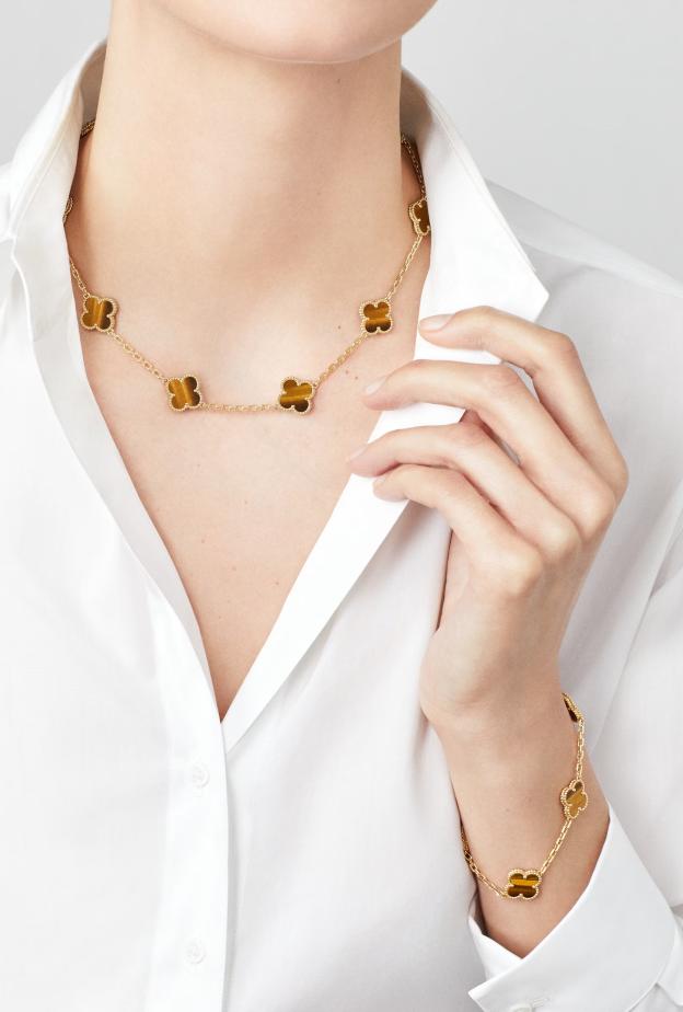 اجذبي طاقة المال مع مجوهرات الأحجار الكريمة المناسبة