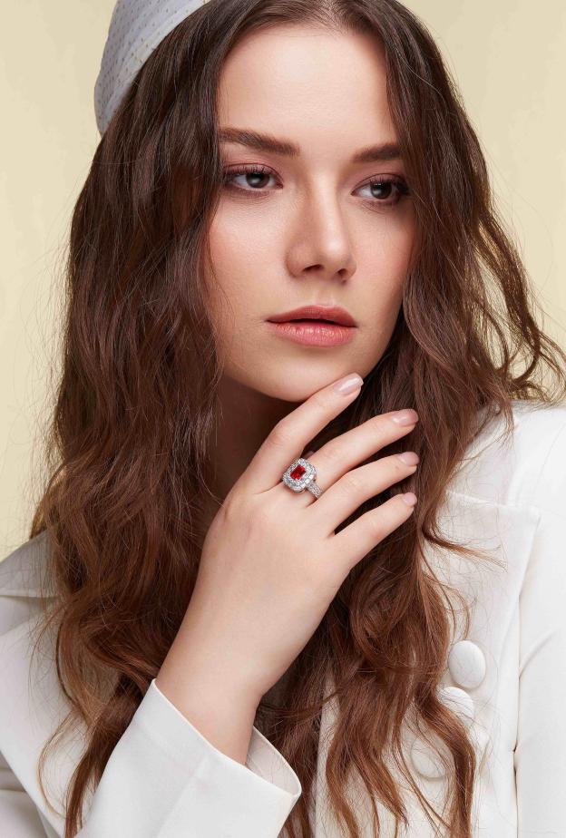 أخطاء لغة الجسد التي تسحب جاذبيتك 