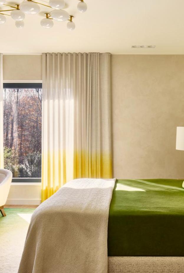 الستائر عنصر تصميمي رئيسي يكمّل هوية المساحات المنزلية